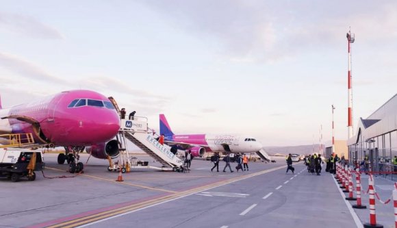 Trükkös járványtagadók: az utasok felének hamis PCR-tesztje volt egy Londonból érkező járaton