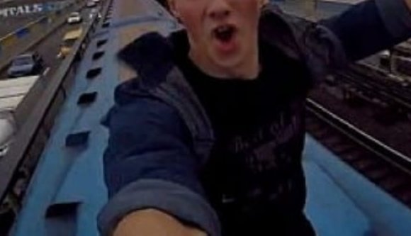 Nem lehet elégszer elmondani: senki ne másszon a vagonokra szelfizni, mert életveszélyes