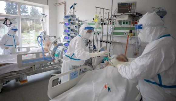 Bekeményít a negyedik járványhullám: máris négyezer fölött a napi esetszám