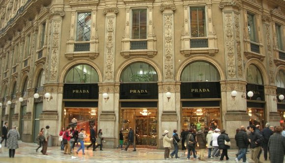 A Prada ezereurós táskáit havi 250 eurós fizetésért gyártják Romániában