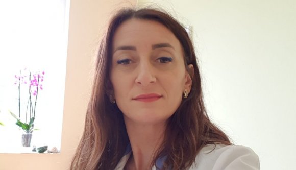 Az önkormányzat kitüntette, az ügyészség őrizetbe vette a csúszópénz elfogadásával gyanúsított doktornőt