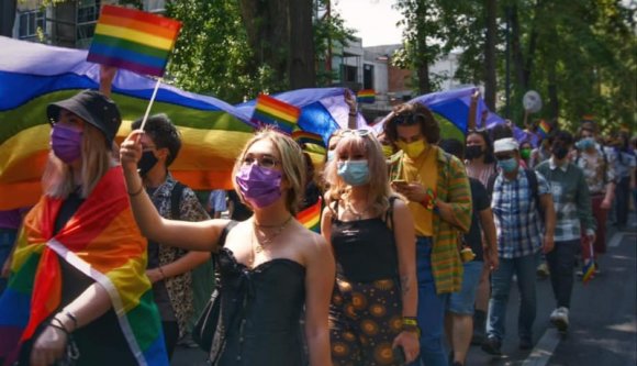 Egy hónappal később mégis megbüntették a kolozsvári Pride szervezőit, mert túl sok volt a résztvevő