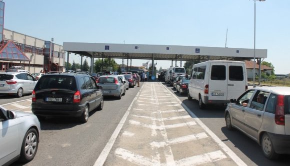 Megfelelő összegért könnyen megúszhatta a karantént az, aki Peténél érkezett az országba