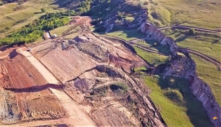 Nem találnak megoldást a terepcsúszásra az észak-erdélyi sztráda Kolozsvár melletti szakaszán (VIDEÓval)