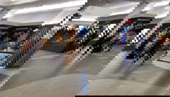 Megvertek a biztonsági őrök egy plázázót, mivel nem volt zöld igazolványa és balhézott (VIDEÓval)