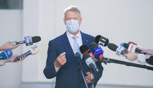 Hiába kérték Iohannist, ne húzza az időt, csak jövő héten hívja tárgyalni a pártokat