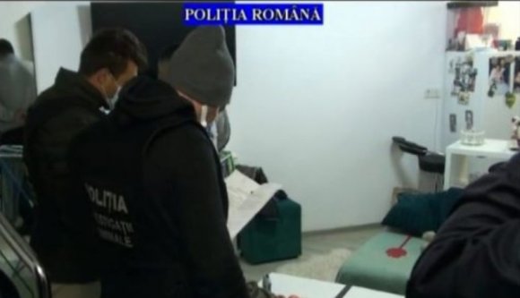 Börtönnel fenyegetik a hamis igazolásokkal seftelőket, miközben egy emiatt lebukott bűnbanda továbbra is szabadlábon van