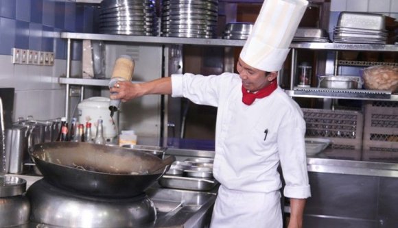 Nagyjából tízezer, jórészt ázsiai vendégmunkás dolgozik a vendéglátásban, de még több kéne