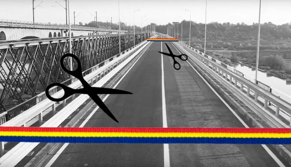 Képzeljék el: egy híd, két avatás, két szalag, két párt a híd két végén!