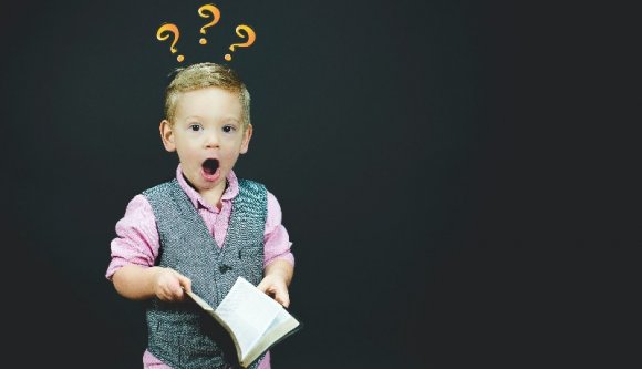 A kormány lazán kifelejtette az iskolákat a hétfői szigorításokkal kapcsolatos rendeletből…