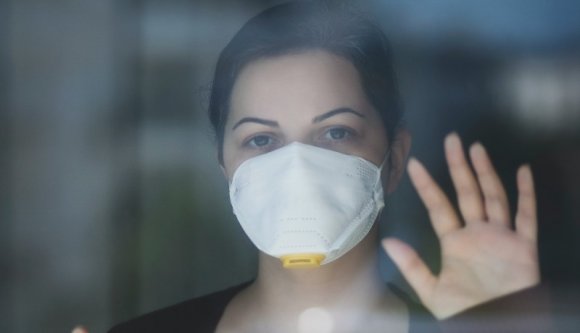 Már majdnem 30%-os a pozitivitási ráta – tovább menetel a delta variáns Romániában