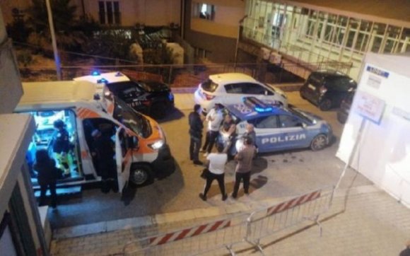 Egy olasz sürgősségi osztály személyzetét és berendezését szétverve öregbítette a románok hírnevét két férfi Olaszországban