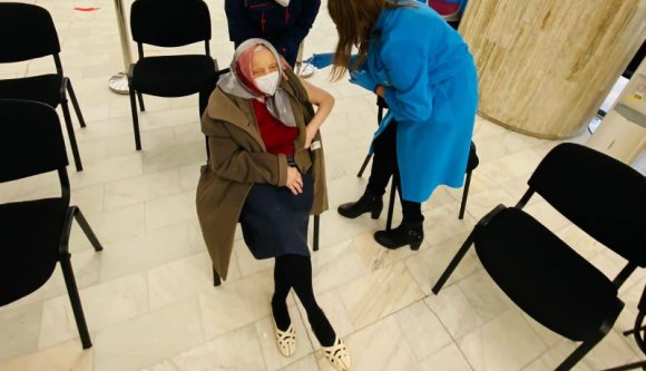 Egy oltóközpont teljes személyzete gyanúba keveredett: pénzért állíthattak ki igazolásokat