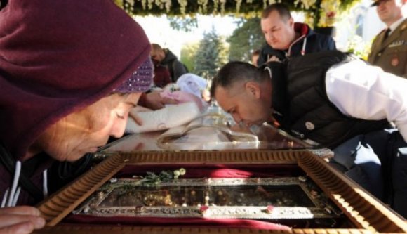 Elkezdődött a legnagyobb ortodox zarándoklat? Akkor most kell eltekinteni a szigorú járványügyi szabályoktól (VIDEÓval)