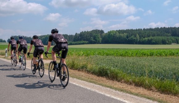 Ezentúl repülhet a jogsija annak, aki nem tart előzéskor megfelelő távolságot a bicajosoktól
