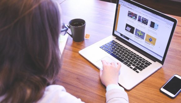 Álügyvédet, álépítészt és kamu pályázati szakértőt fogtak már el, de olyat még nem, aki egyszerre mindhárom volt