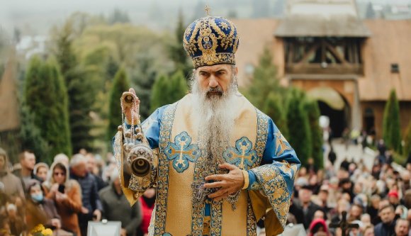 Teodosie, a rebellis érsek már megint tojt a járványszabályokra, de most legalább megbüntették