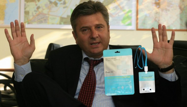 Mennyire kell idiótának lenni ahhoz, hogy valaki koronavírus-gátló (!) medálokra költse a közpénzt?