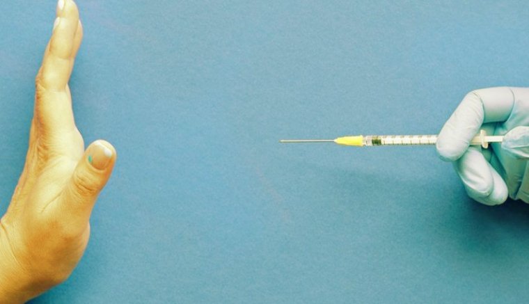 Nem oltatta be magát, de járvány frontvonalában harcolt – koronás lett, kórházba került