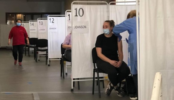 Hamarosan búcsút inthetünk az AstraZenecának, három oltással halad tovább a romániai oltáskampány