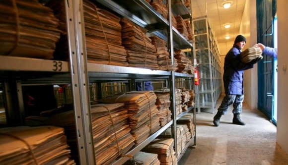 Apró törlesztés egy régi tartozásból: 169 szekustiszt tevékenységének iratait adták át a főügyészségnek