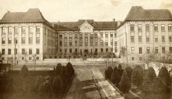 Jogerős csapás: nem kaphatja vissza a kolozsvári Marianumot a római katolikus egyház