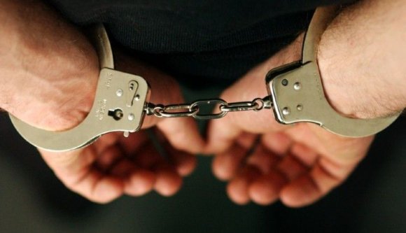 Bilincsben vitték el egy Bihar megyei község polgármesternőjét, mert majdnem halálra vert egy volt ügyészt