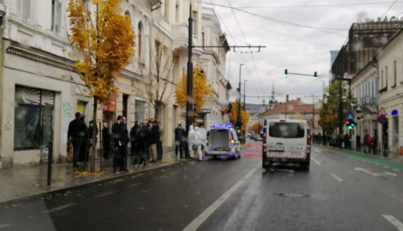 Két fiatal holttestére bukkantak egy Kolozsvár belvárosában található lakásban