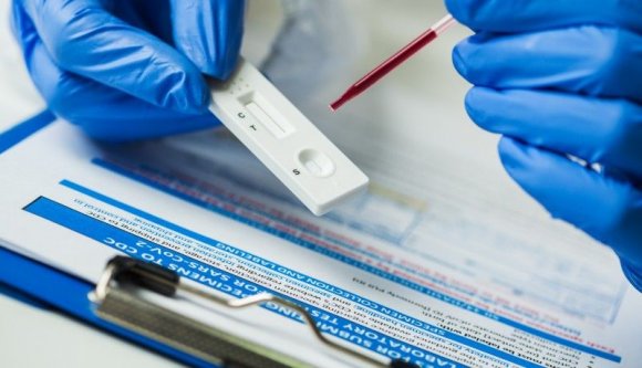 Hetente többször is tesztelik majd a diákokat az iskolákban, így fékeznék meg a járványt