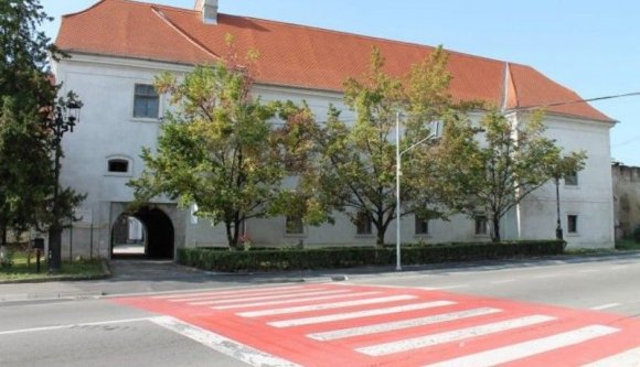 Jó hír: patinás nagyenyedi épületet kapott vissza a református egyház