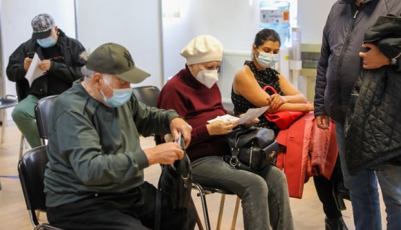 De mi legyen azokkal, akik fiktív oltáshoz jutottak, utólag viszont igényt tartanának egy igazira?