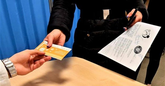 Kik kaphatnak étkezési utalványt a beoltottak közül? Meddig és hol vehetők át?