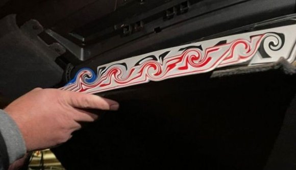 Mint a filmekben: a rendszámot menet közben megváltoztató csodakütyüvel felszerelt autókkal furikáztak a cigicsempészek