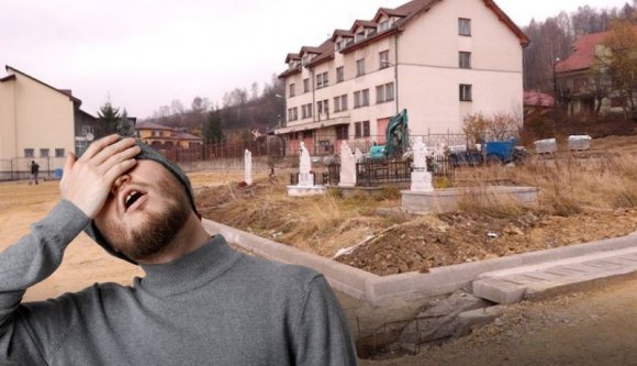 Lehet-e sírhelyek köré egy jó nagy parkolót építeni? Romániában természetesen lehet!