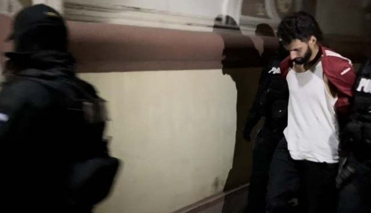 Most már persze sajnálkozik az aradi férfi, aki bekábítószerezve megölte élettársa kislányát