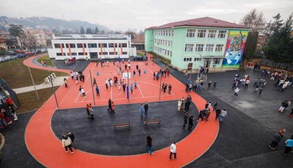 Még az is megtörténhet, hogy zárva maradnak az iskolák az új évben