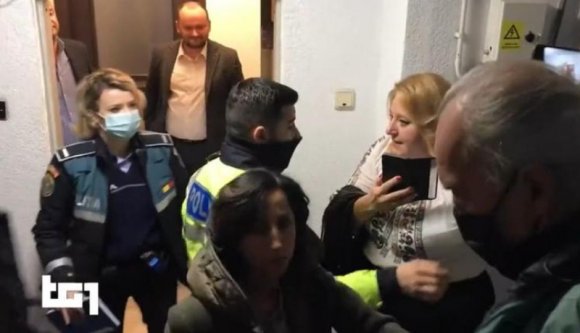 Az olasz nagykövetség magyarázatot vár Romániától Şoşoacă harapásos incidense miatt (VIDEÓval)