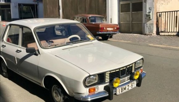 Itt a soha vissza nem térő alkalom: egy új autó áráért vehet egy 46 éves Daciát!