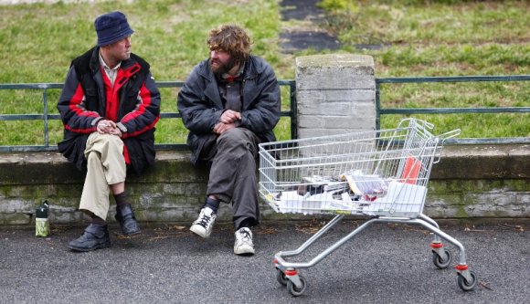 A nyomor ezer arca: közel hatmillió embert fenyeget a relatív szegénység veszélye Romániában