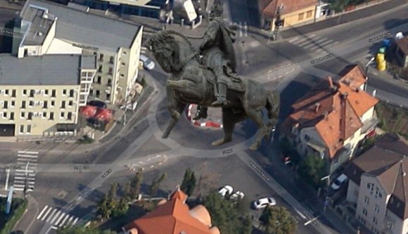 Nem tudtuk, mi hiányzott még a tájból: ezentúl szobrok, emlékművek dobhatják fel a körforgalmakat