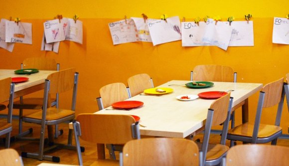 Egy lakótelepi kisboltban nincs annyi áru, amennyit az óvónők összelopkodtak a ploieşti bölcsődékből