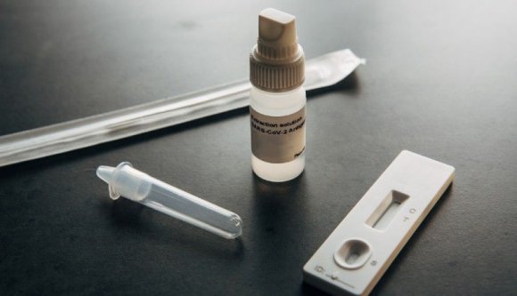 Megint sikerült megkavarni az iskolai koronavírus-tesztelést, de azért nem marad el