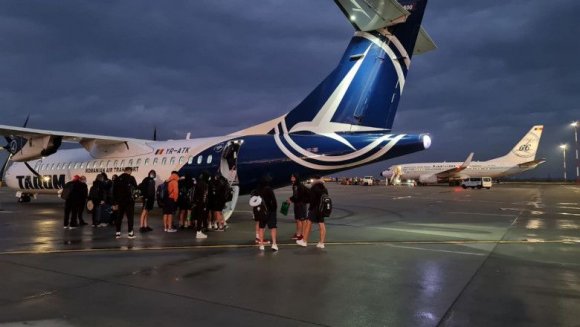 Három utas koronavírus-tesztje is pozitív lett a Dél-Afrikából repülővel kimenekítettek közül