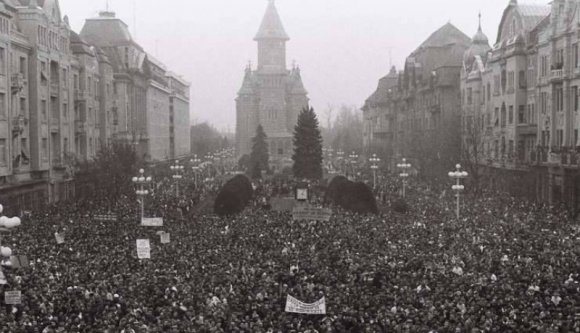 A sziréna csendje, a megállt idő és a rendszerváltás kudarca