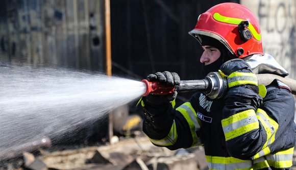 Jelképes: szenteste előtt picivel tűz ütött ki egy aradi bevásárlóközpontban