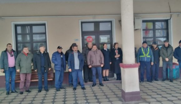 A vasutasok győzelmével ért véget a jókora káoszt okozó spontán sztrájk (FRISSÍTVE)