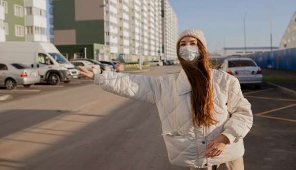 Omikron-hatás: Európa szigorít, Románia lazít, a járványgörbe nyújtózkodik