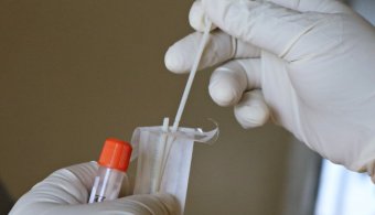 Friss angol kutatás szerint a nátha segíthet távol tartani a Covidot