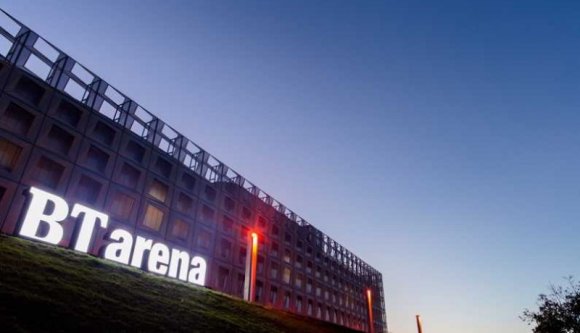 Látott már melóst havat lapátolni ezer lejes Hugo Boss pulcsiban? Állítólag Kolozsváron ilyen is volt