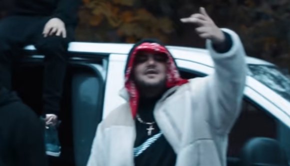 A milliós nézettségű trapper, Alberto Grasu és haverkái verhették szét a bukaresti villát szilveszterkor